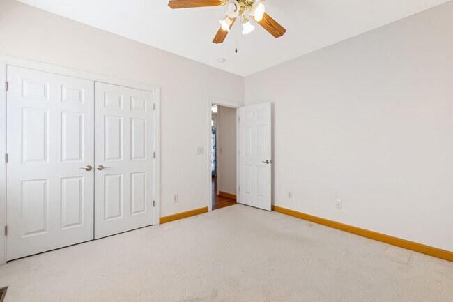 Building Photo - Exceptional 5-Bedroom Residence in the Hea...