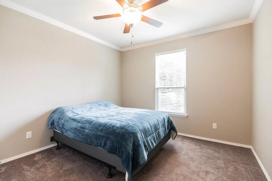 Building Photo - Room in House on Calla Lily Boulevard