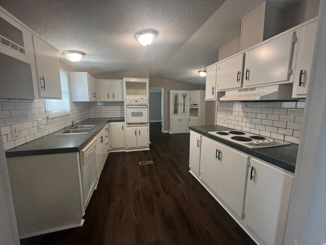 Building Photo - Nice Family home in Ward