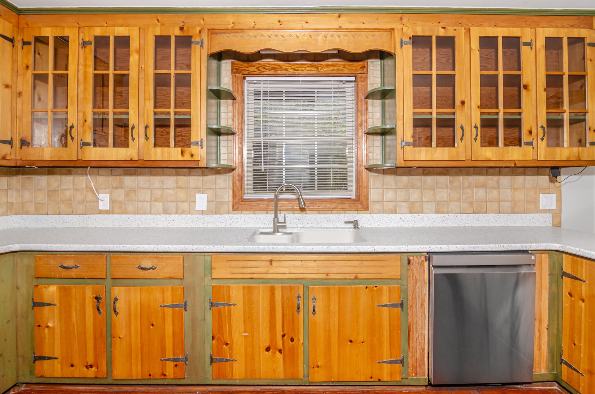 Building Photo - 1416 Hilltop Dr