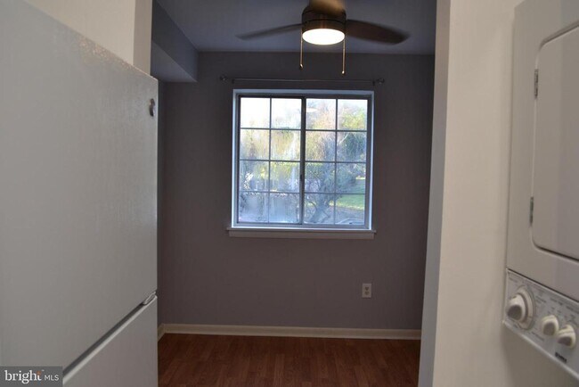 Building Photo - 1523 Colonial Dr