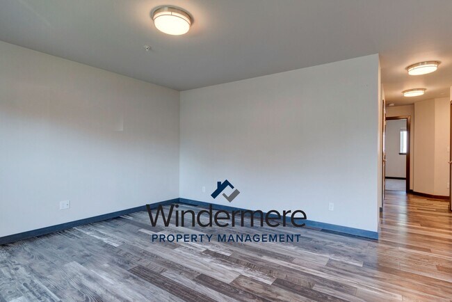 Building Photo - 2 Bedroom 2 Bath Condo in Summerwind Community