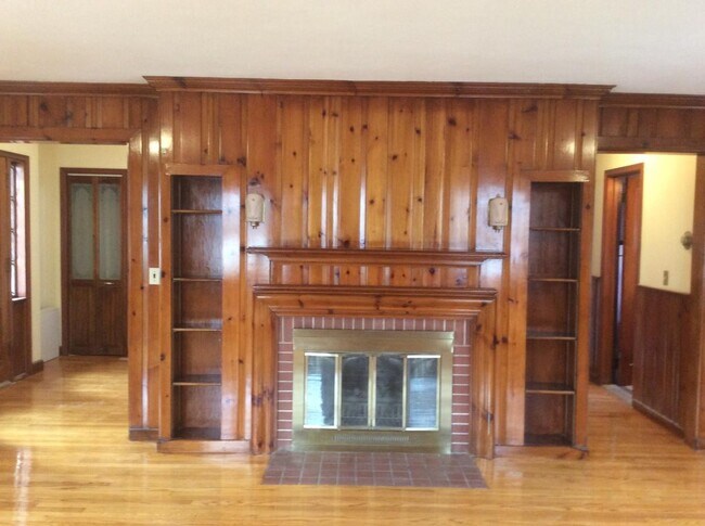 Building Photo - 95 Noble St