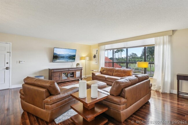 Building Photo - 7153 Promenade Dr