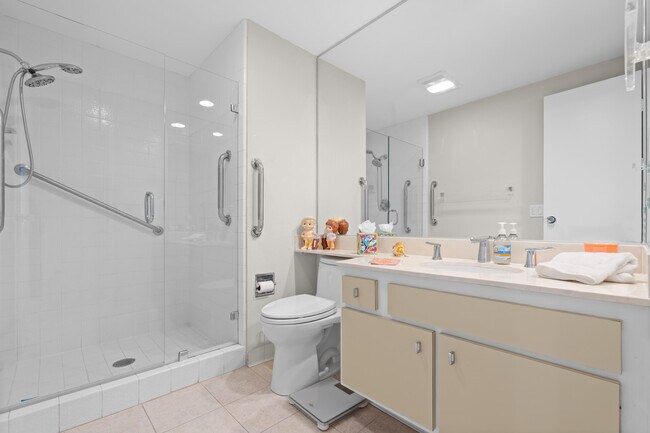 Building Photo - 900 Island Dr