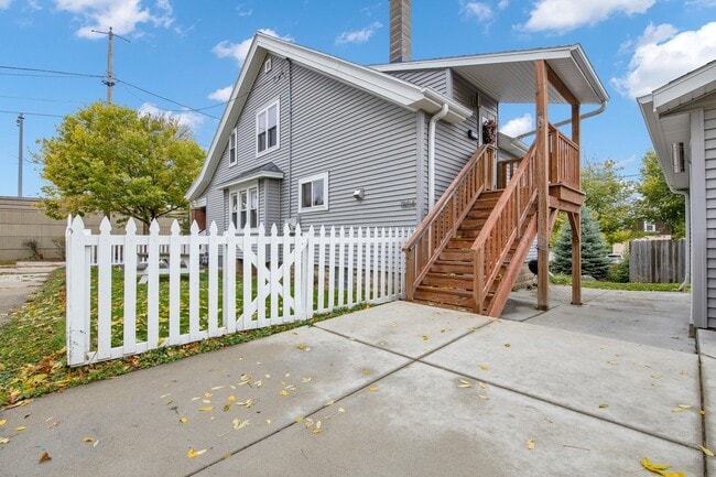 Building Photo - 3124 S Ellen St