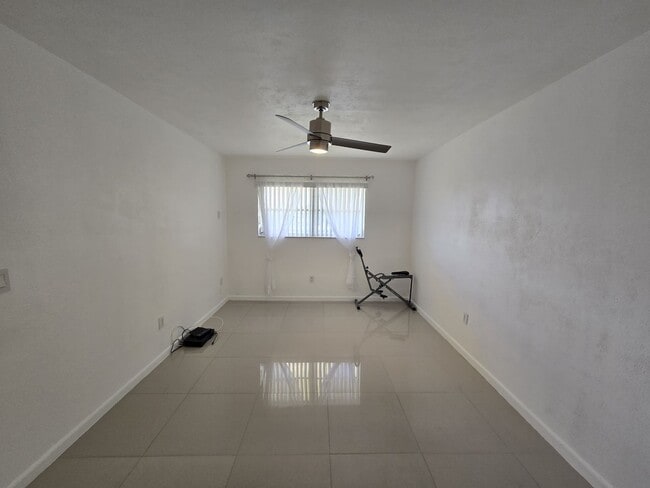Building Photo - 2-Bed, 2-Bath Miami Condo in HOA Community – Pool, Laundry On-Site