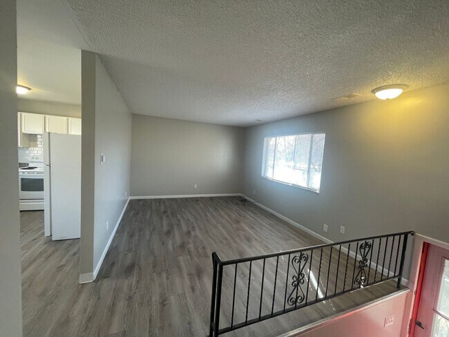 Building Photo - 1113 W Arroyo Ave