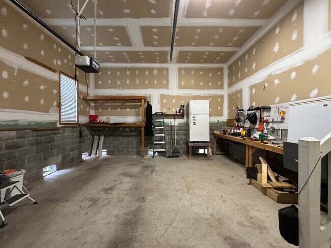 Building Photo - 42 Lodge Rd