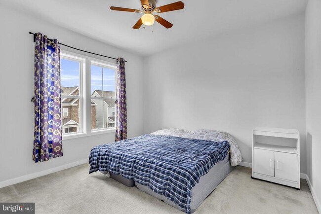 Building Photo - 41919 Spring Air Dr