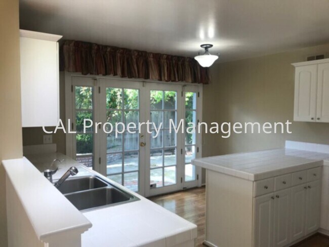 Building Photo - South Salinas 3 Bedroom, 2 Bath Home