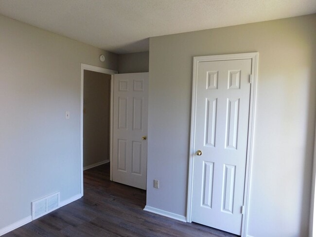 Building Photo - 5840 Waverly Dr