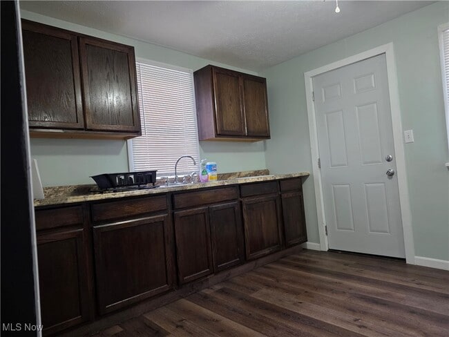 Building Photo - 823 Beatty Ave