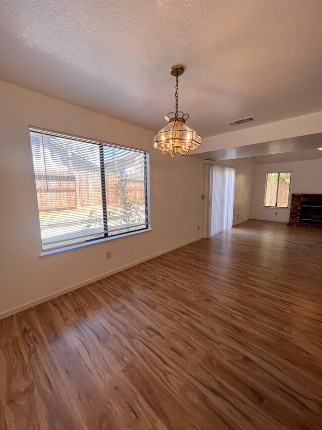 Building Photo - 479 E Alluvial Ave