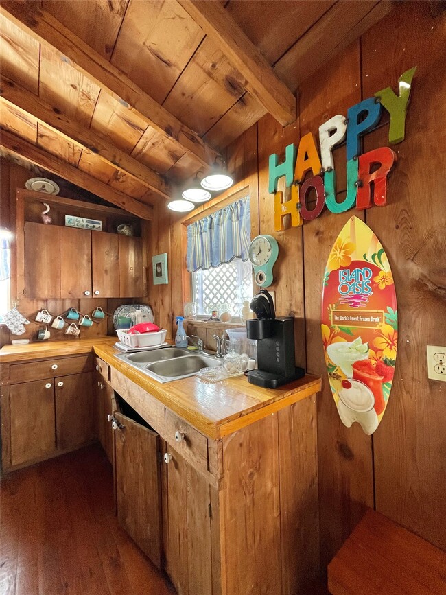 Building Photo - 1111 Surf Dr