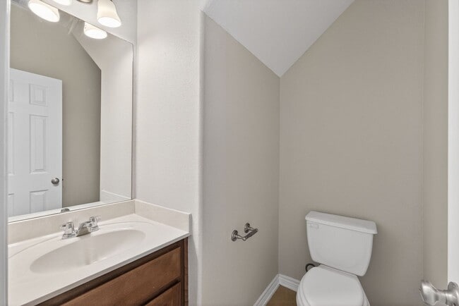 Building Photo - Spacious 4BR Home w/ Game Room | No HOA | Prime Selma Location - Realtor Commission: $500