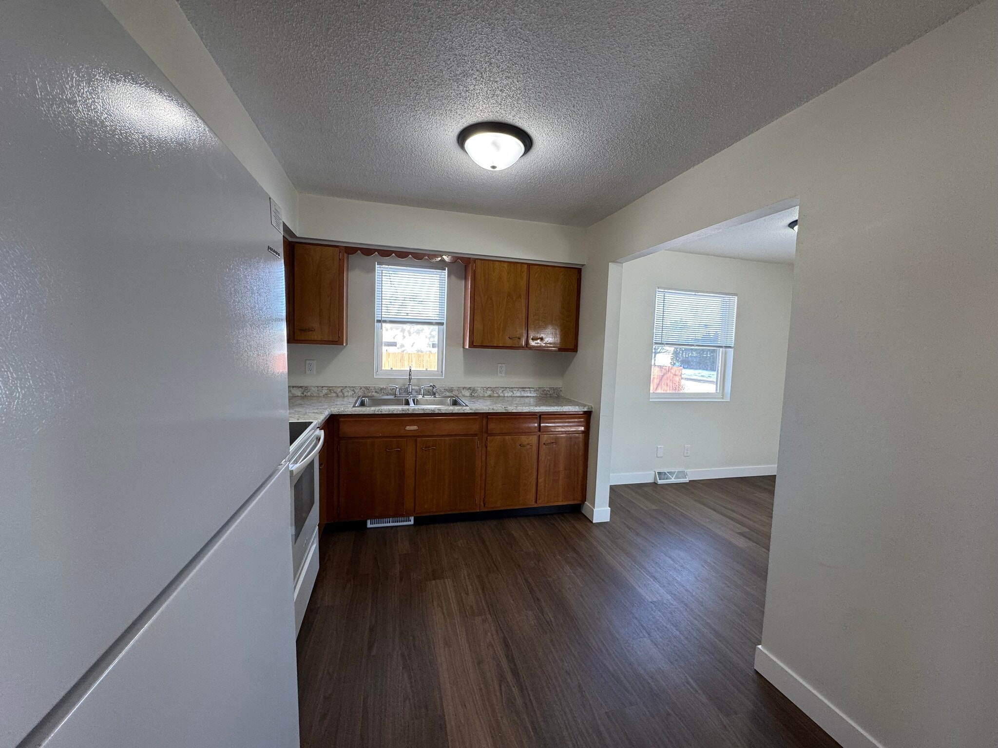 Building Photo - 712 10th St W