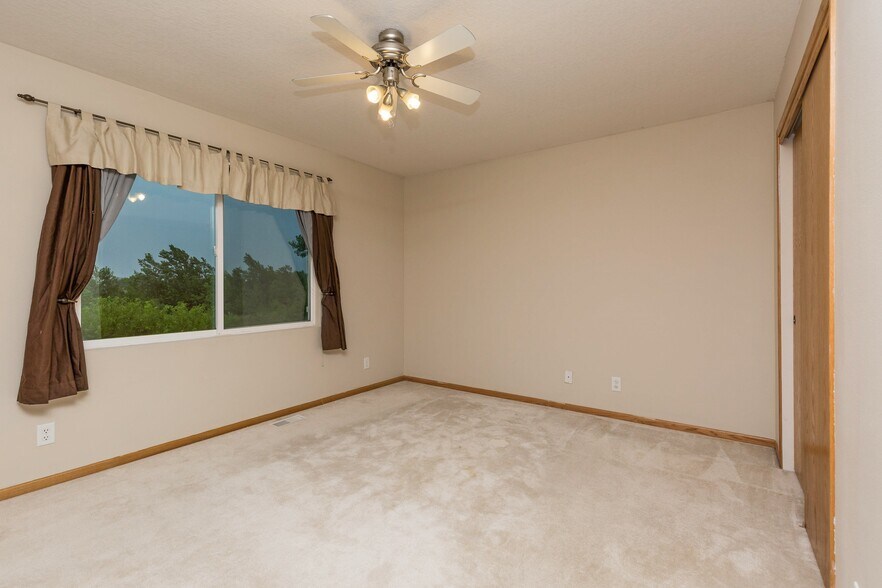 Master Bedroom 1 - 505 SE Crabapple Dr