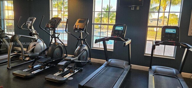 Building Photo - 5818 Hampton Hills Blvd