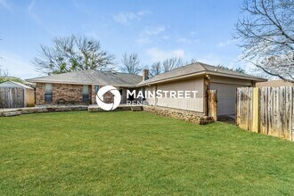 Building Photo - 3 Bedroom Pet-Friendly Home in CARROLLTON, TX with Main Street Renewal
