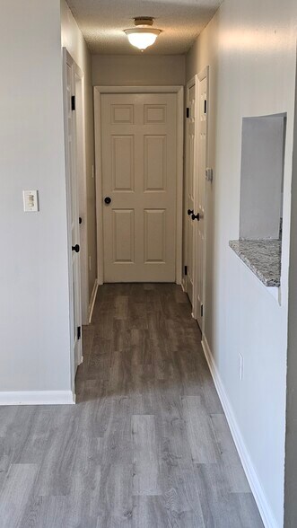 Building Photo - 2005 Ravens Crest Dr