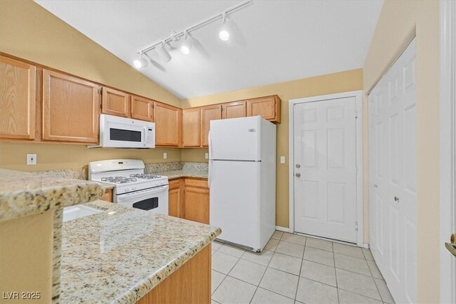 Building Photo - 137 Tapatio St
