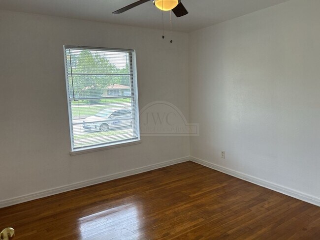 Building Photo - 2309 Sunny Ln