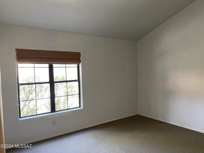 Building Photo - 5380 N Calle Del Rocio