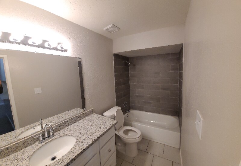 Building Photo - 730 Memorial Mews St