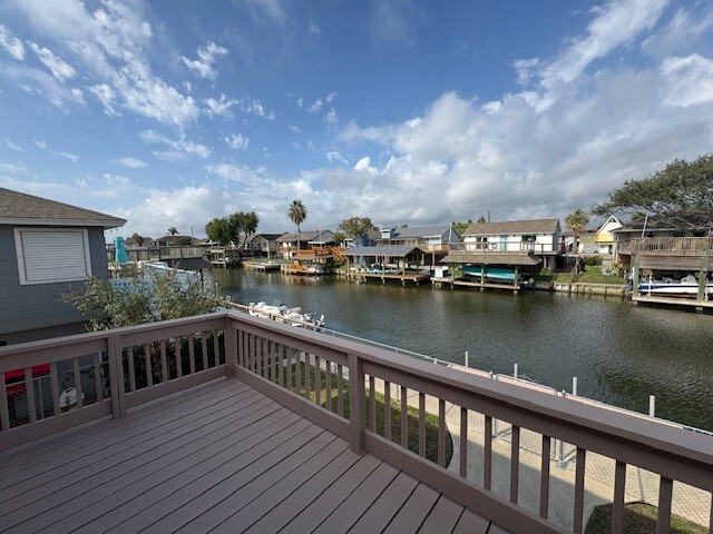 Building Photo - 300 Ling St