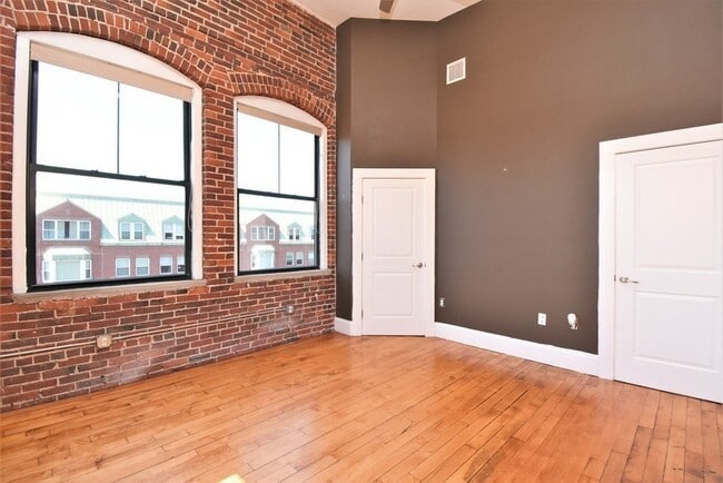 Building Photo - 275 Essex St