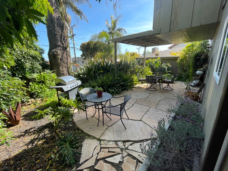 Building Photo - 521 E Arrellaga St