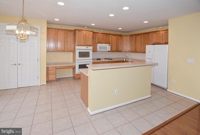 Building Photo - 43088 Shadow Terrace