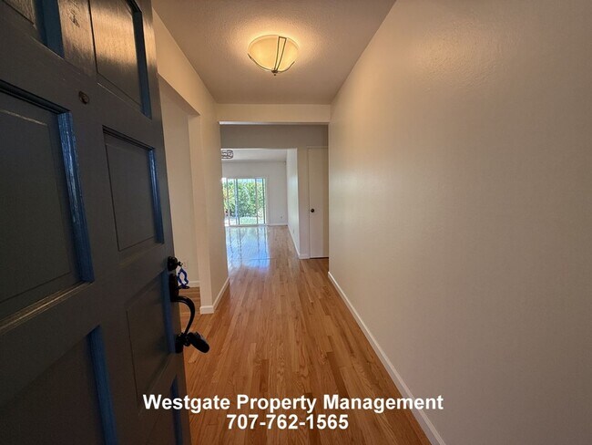 Building Photo - 400 Smith Ct