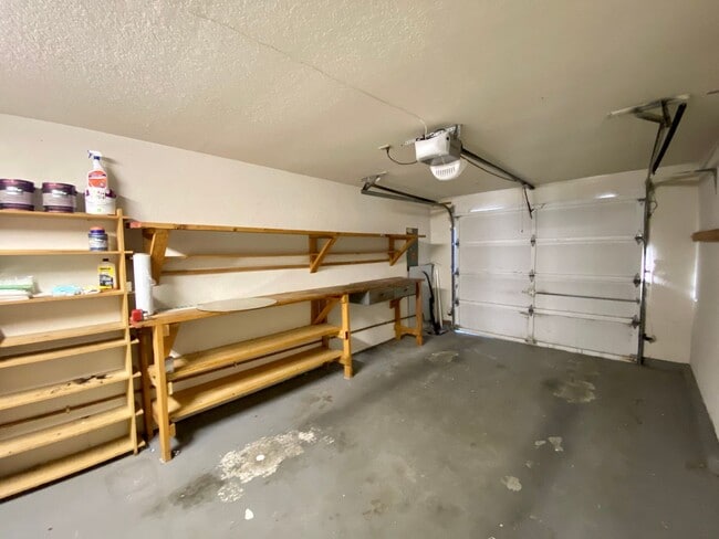 Building Photo - 674