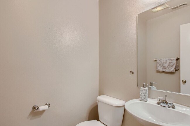 Building Photo - Furnished luxury spacious single family house. Gustavo Lopez AMSI