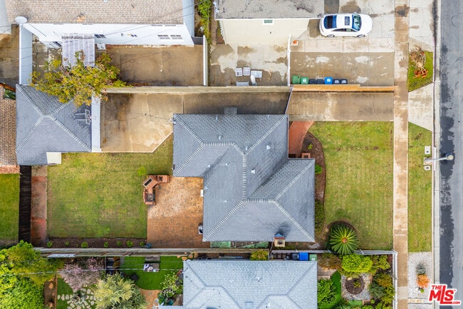 Building Photo - 785 El Medio Ave