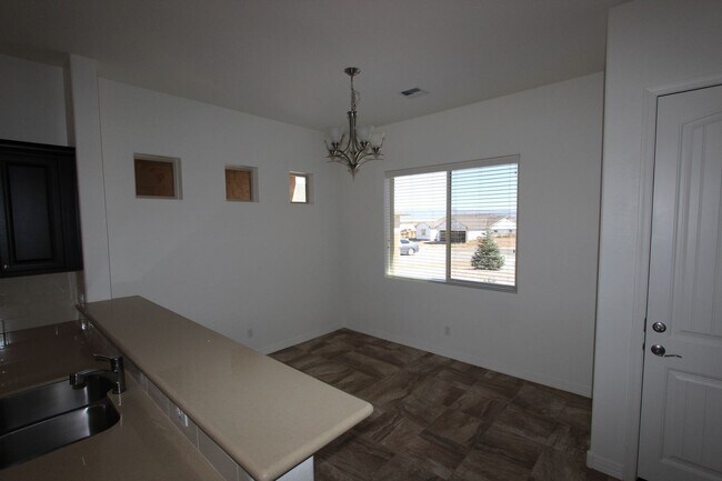 Building Photo - Granville Home with 3 Car Garage