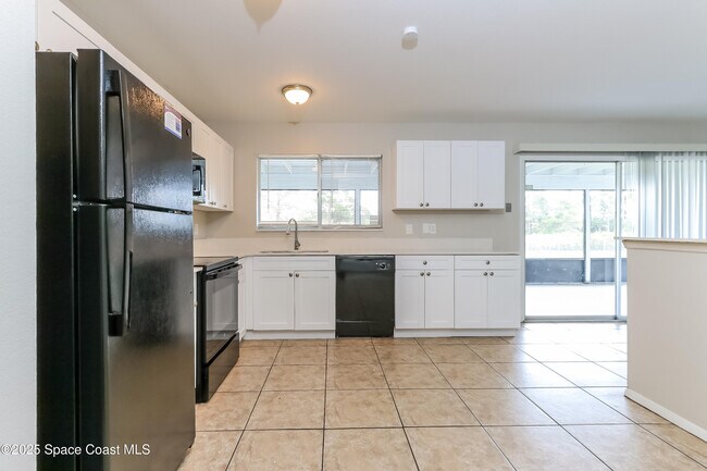 Building Photo - 2049 SE Talwood Ln