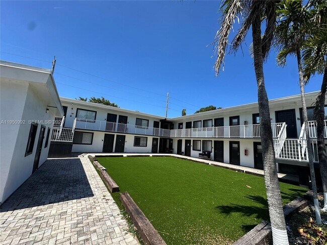 Building Photo - 2325 Arthur St