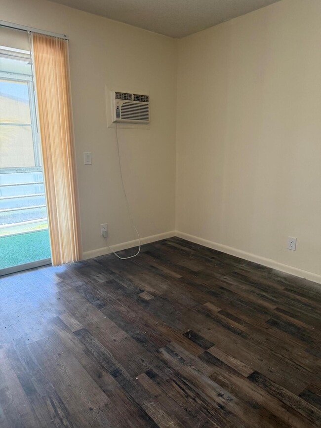 Building Photo - 180 Windsor E