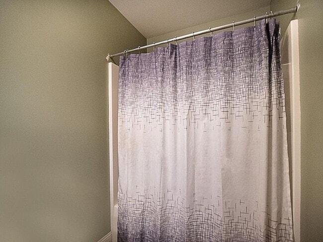 Building Photo - "Spacious 3-Bedroom Haven with 3 Full Baths in Charming Hinesburg!"