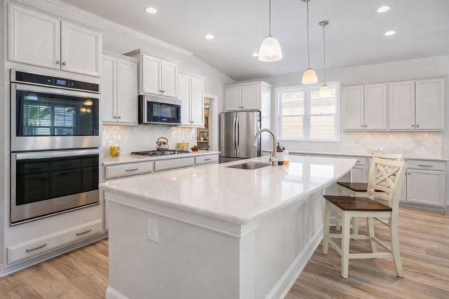 Gorgeous kitchen - 905 Mildred Ct