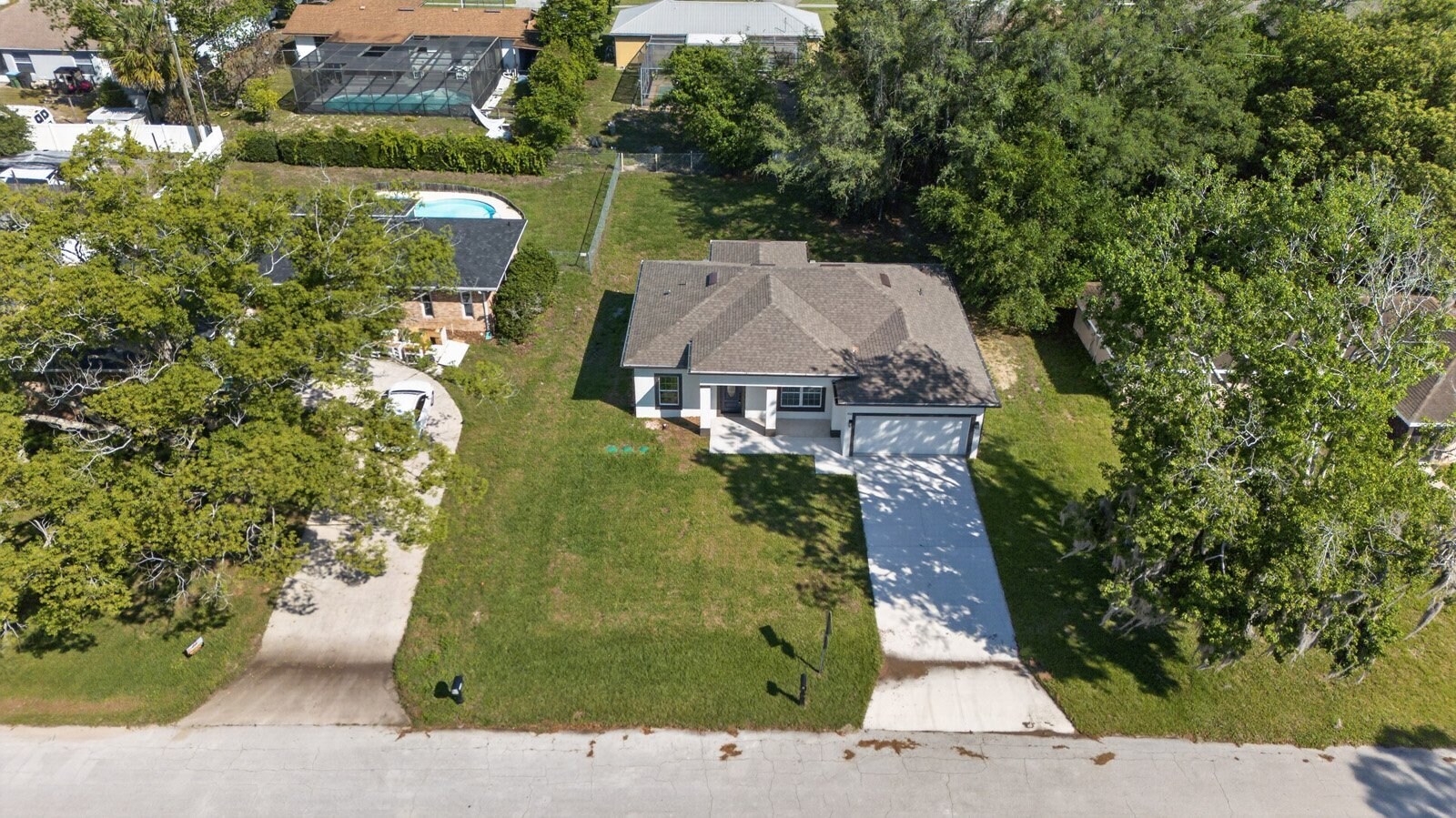 Building Photo - 922 N Fairbairn Dr