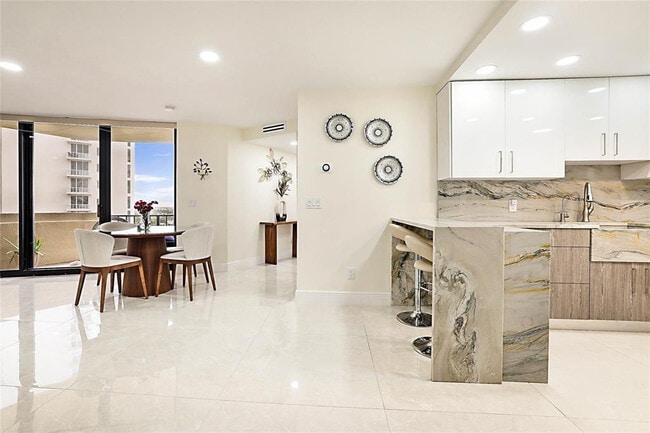 Building Photo - 2800 N Ocean Dr