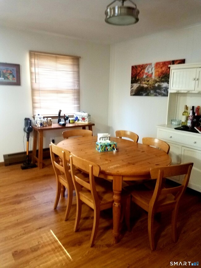 Building Photo - 72 Maple Tree Ave