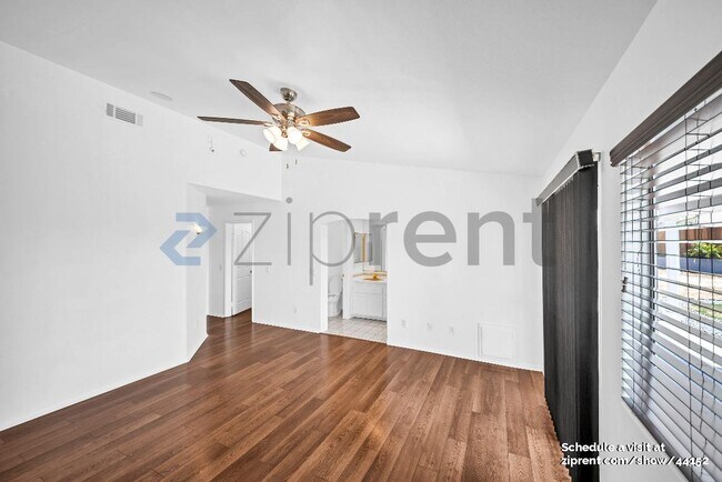 Building Photo - 27015 Hemingway Ct
