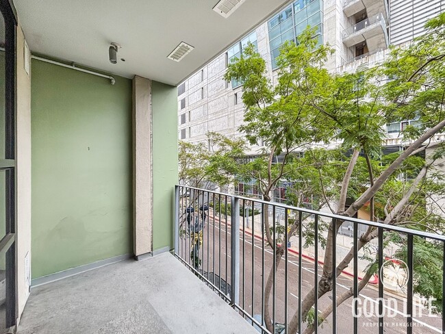 Building Photo - Stunning 1B/1BA Condo in East Village W/ A/C, W/D, Rooftop Deck, Padres Stadium Views, Community ...