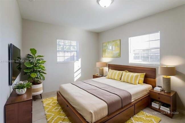 Building Photo - 1231 NE 214th St