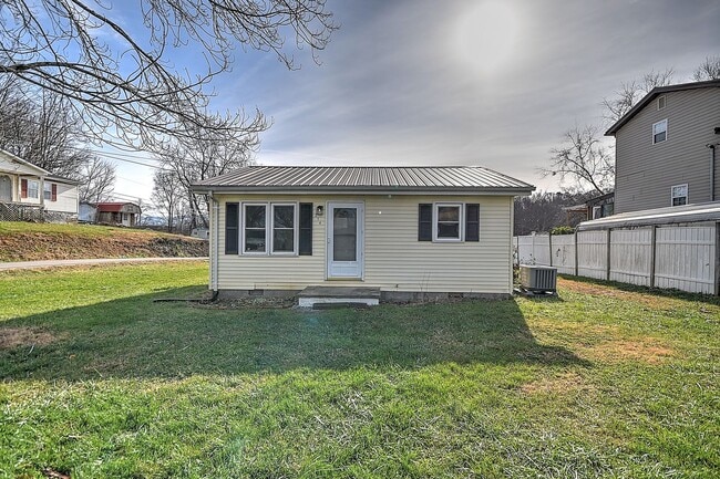 Building Photo - 214 Taylor Ave